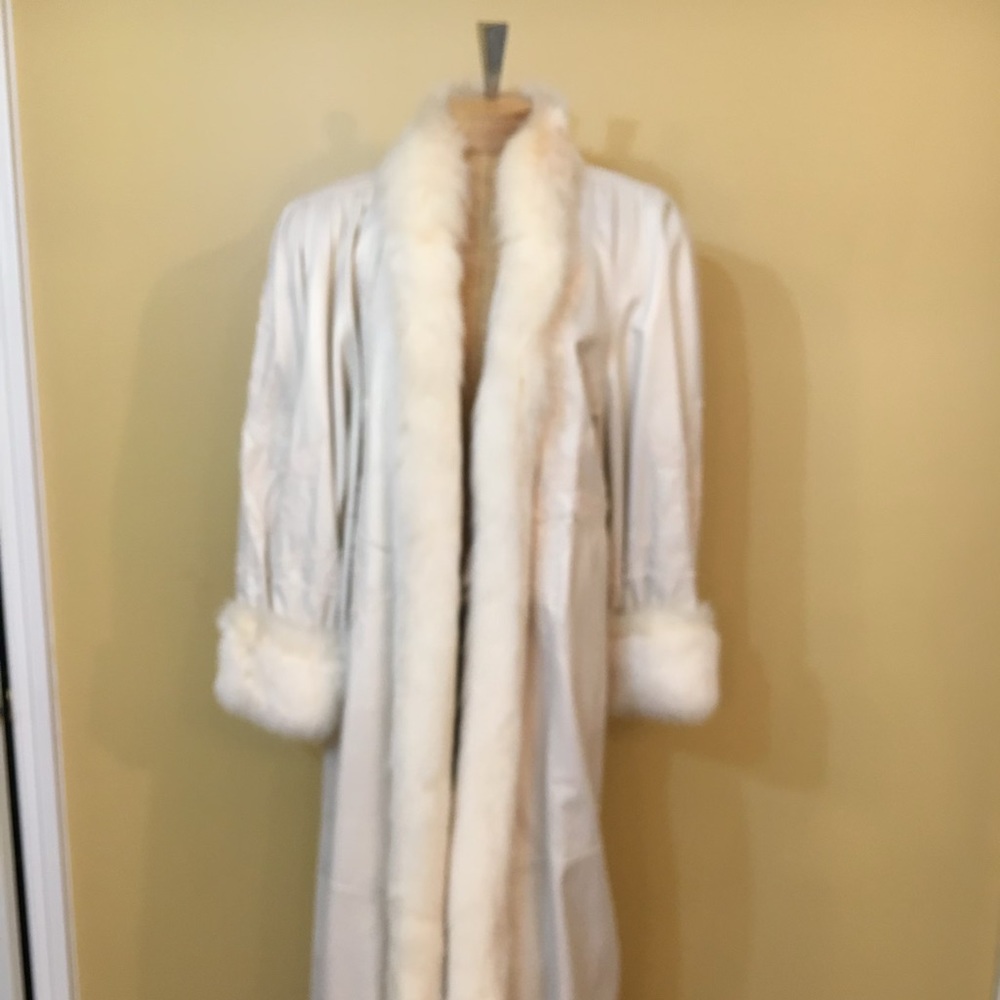 dero enterprises by rocco d'amelio long faux leather coat with faux fur trim